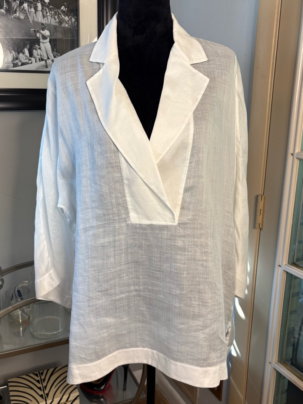 White ladies Linen V-Neck Shirt with Notched Collar medium Lafayette 148 large